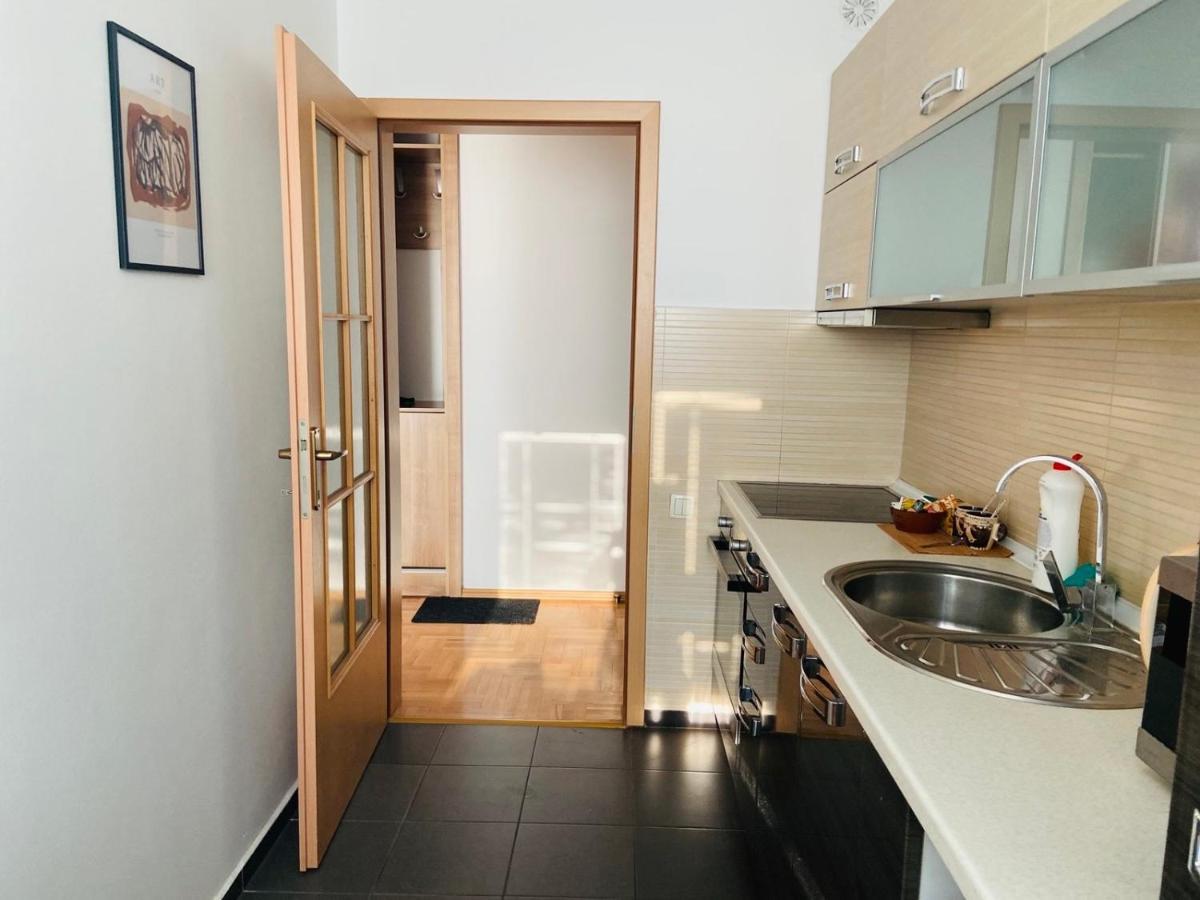 My Place Pristina Esterno foto